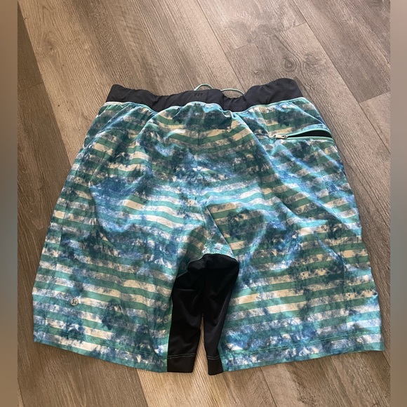 Lululemon THE T.H.E Shorts Lined 9in Tidal Stripe White Arctic Teal - Picture 3 of 6